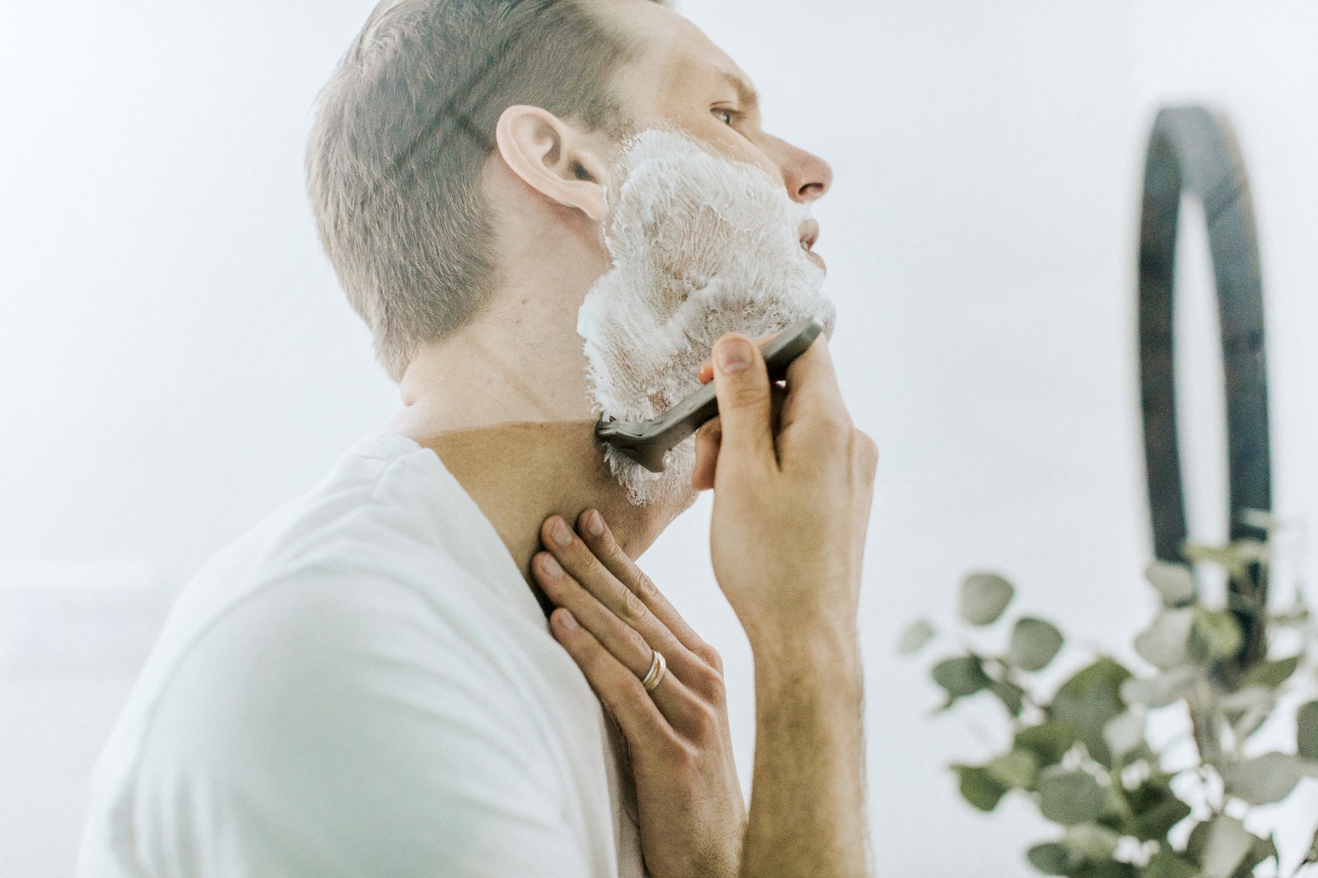Mơ Thấy Cạo Râu Là Điềm Tốt Hay Điềm Xấu? Đánh Số Gì Khi Mơ Thấy Cạo Râu?