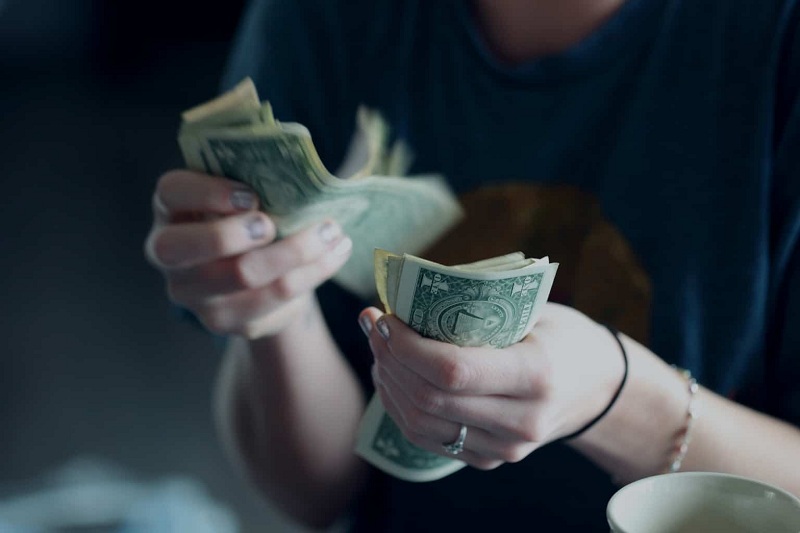 Mơ Thấy Nhận Tiền Của Người Con Gái Là Điềm Gì? Đánh Số Mấy Khi Mơ Thấy Nhận Tiền Của Người Con Gái?
