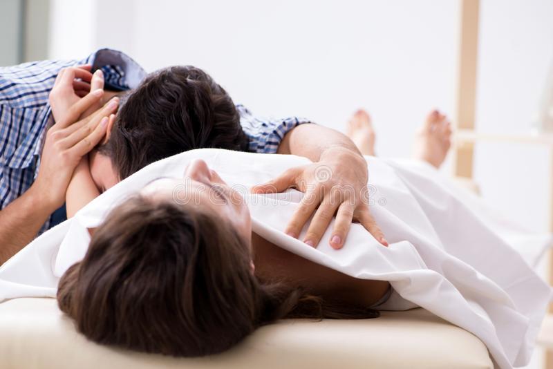 Giải Mã Giấc Mơ Thấy Vợ Chết? Đánh Con Gì Khi Mơ Thấy Vợ Chết?