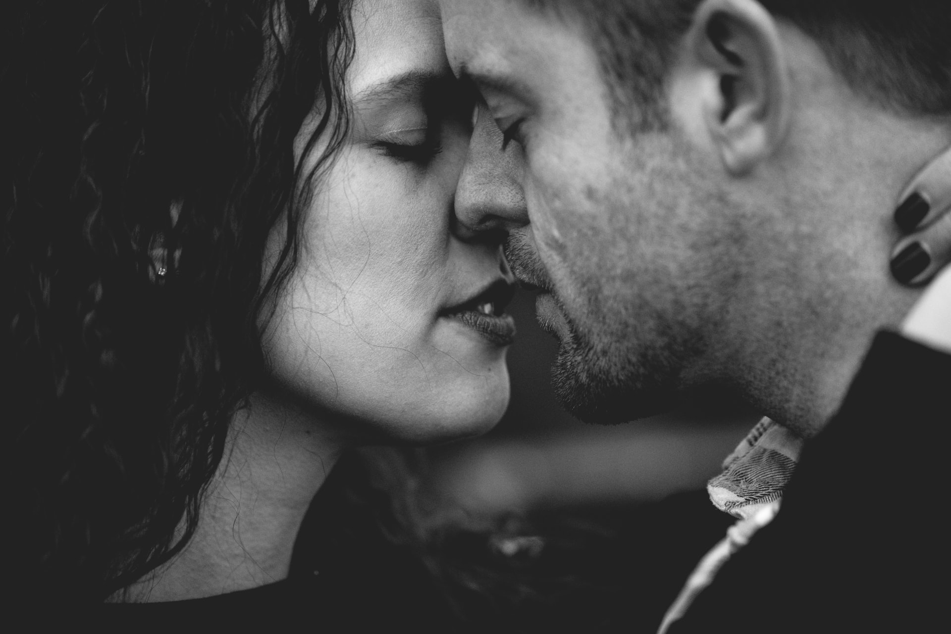 Mơ Thấy Ân Ái Là Điềm Gì? Đánh Số Mấy Khi Mơ Thấy Ân Ái?