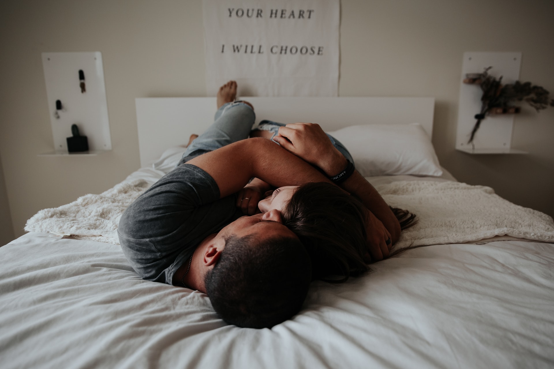 Mơ Thấy Ngủ Với Gái Là Điềm gì? Đánh Số Mấy Khi Mơ Thấy Ngủ Với Gái?