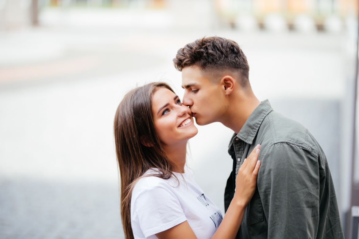 Mơ Thấy Hôn Người Yêu Cũ Là Điềm Gì? Đánh Số Mấy Khi Mơ Thấy Hôn Người Yêu Cũ?